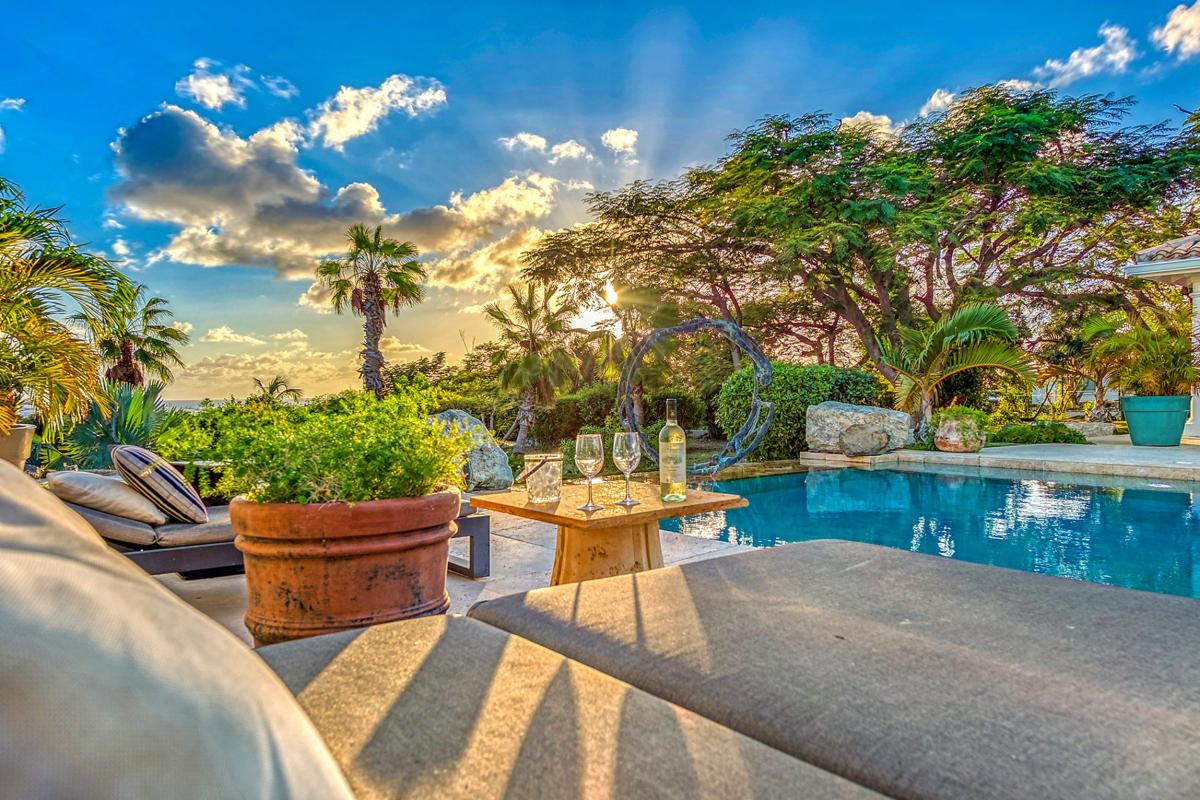 Villa rental Terres Basses St Martin - Pool at sunset